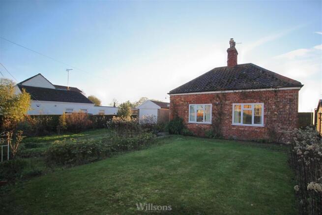 2 bed property, in Church Road, £180,000