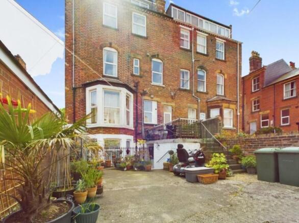 3 bed property, in Flat 1, £65,000