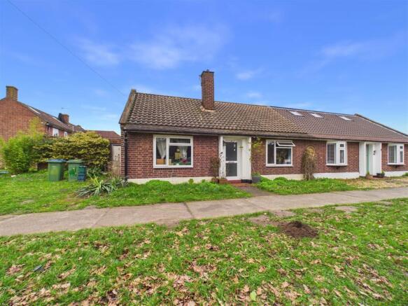 2 bed property, in Douglas Road, £425,000