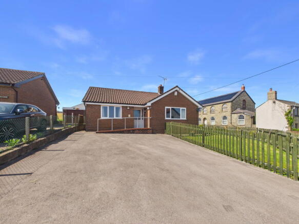 2 bed property, in Highview Way, £350,000