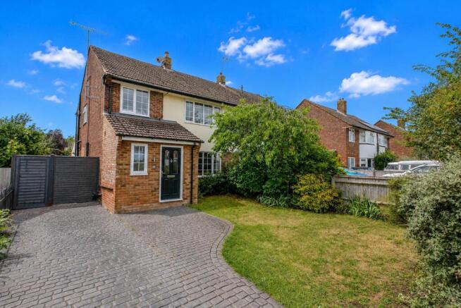 4 bed property, in Brookmead Drive, £600,000