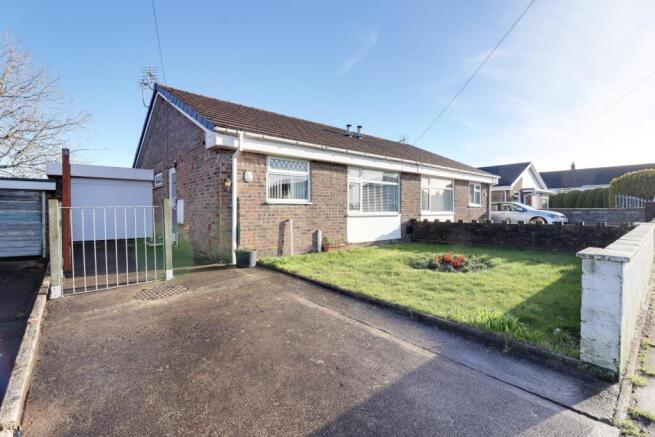 2 bed property, in Westward Place, £200,000