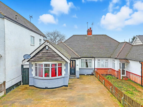 3 bed property, in Carlingford Drive, £400,000