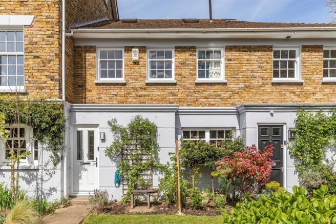 3 bed property, in Chester Close, £1,250,000