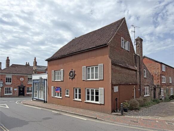 4 bed property, in Petworth, £325,000