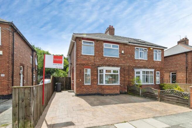 3 bed property, in Geneva Crescent, £160,000