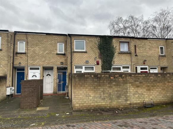 2 bed property, in Rosslyn Close, £265,000