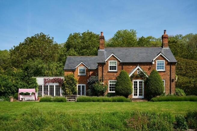 4 bed property, in Bledlow Ridge, £2,500,000