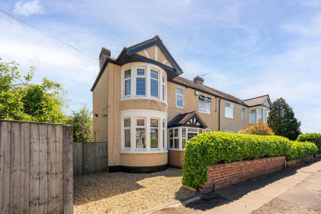 3 bed property, in Southbank Road, £360,000