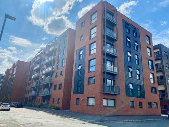 2 bed property, in Loom Building, £240,000
