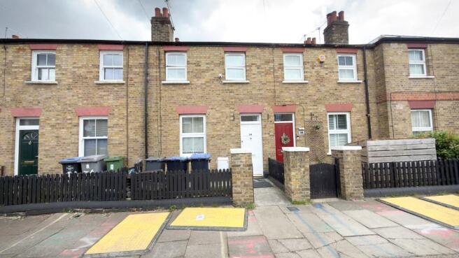 3 bed property, in Quainton Street, £475,000