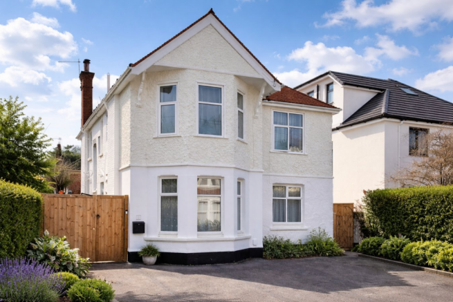 6 bed property, in Pembroke Road, £845,000