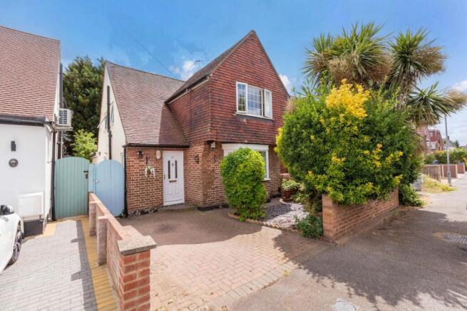 3 bed property, in Beech Road, £550,000