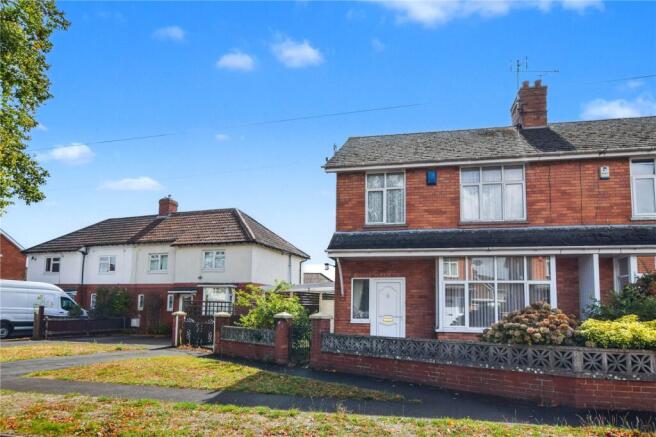 3 bed property, in Greenway Crescent, £275,000