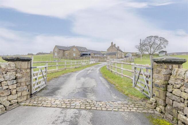 4 bed property, in Thorncliffe, £700,000