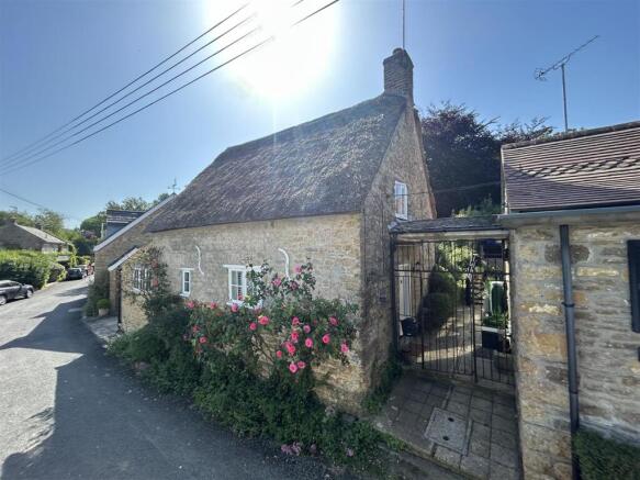 3 bed property, in Walditch, £350,000