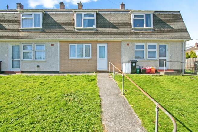 2 bed property, in Chestnut Close, £220,000