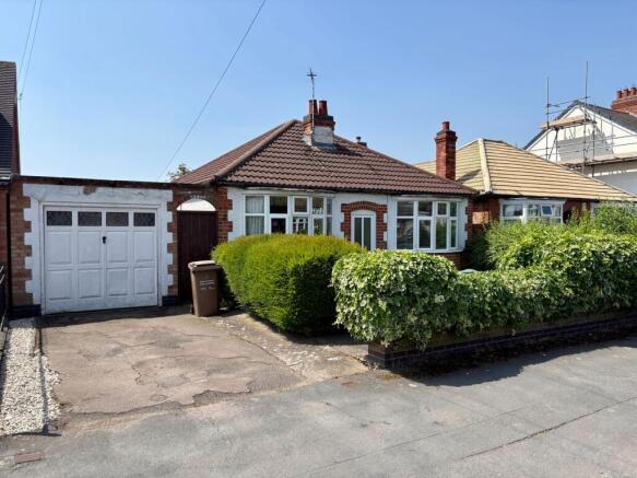 3 bed property, in Manor Road, £350,000