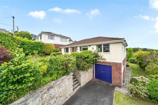 4 bed property, in Murley Crescent, £599,950
