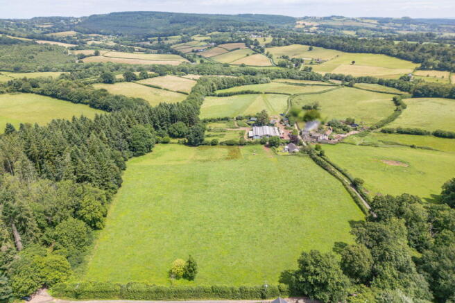 4 bed property, in Llwyn Y Celyn Farm & Holly Bushes, £2,575,000