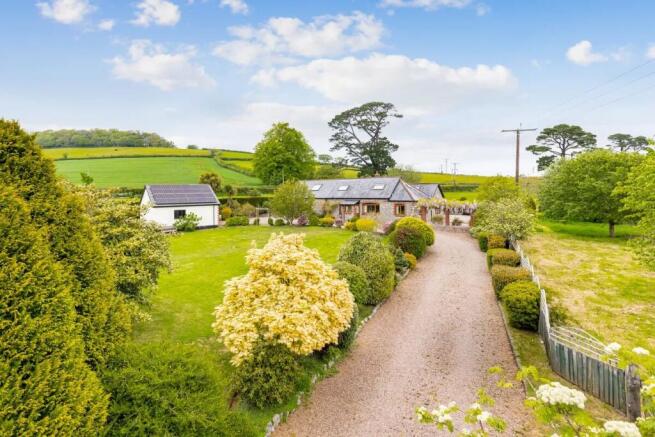4 bed property, in Wrenwell Cross, £800,000