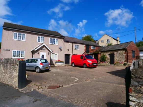 3 bed property, in Caudle Hill, £640,000
