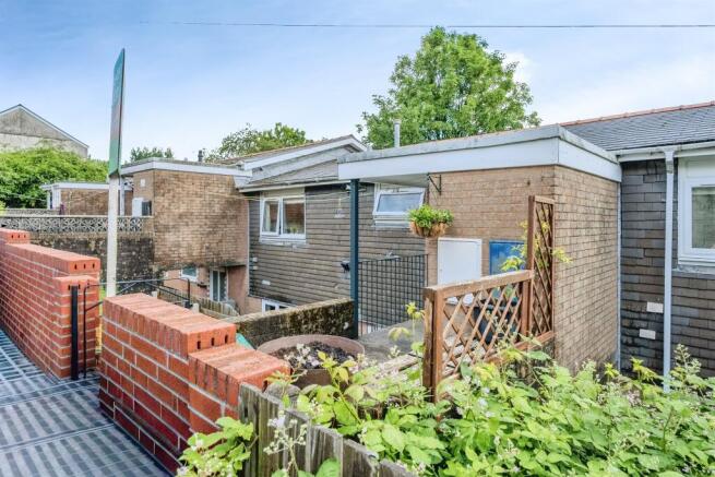 2 bed property, in Zion Place, £70,000