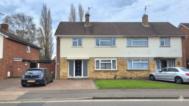 3 bed property, in Ledbury Road, £325,000
