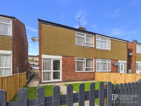 2 bed property, in Peterway, £135,000