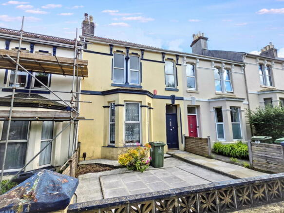 2 bed property, in Belgrave Road, £230,000