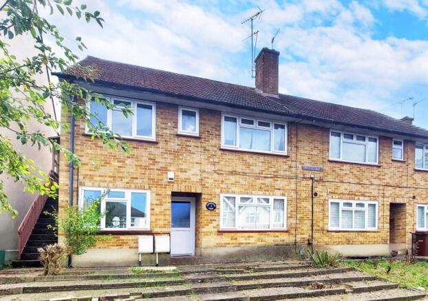 2 bed property, in Cunningham Park, £330,000