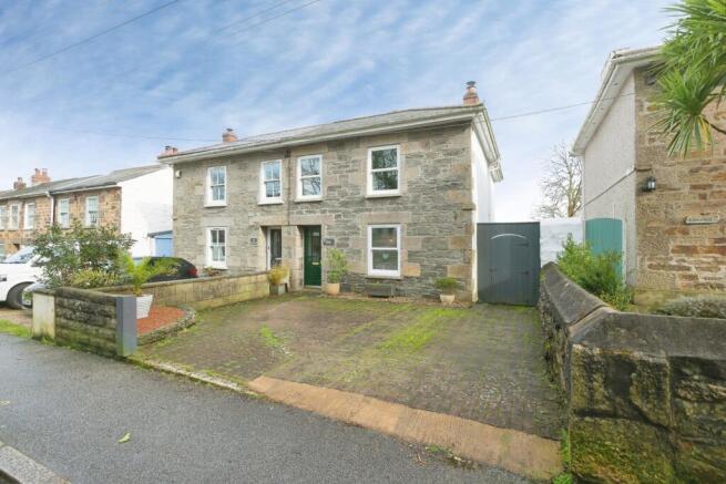 3 bed property, in Robartes Terrace, £257,500
