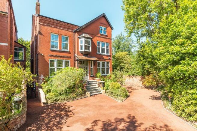 7 bed property, in Priory Gardens, £799,995