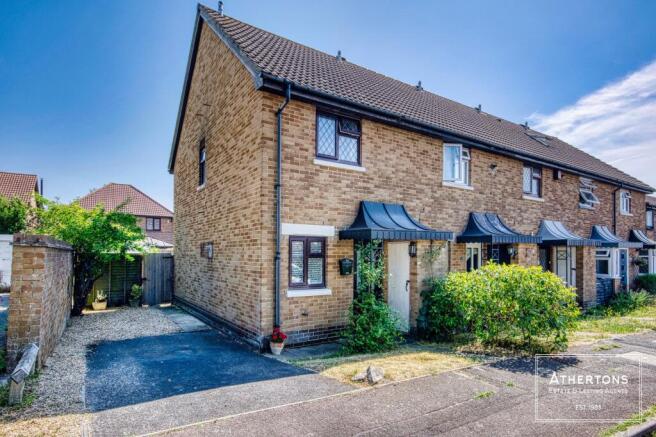 2 bed property, in Stinsford Close, £300,000