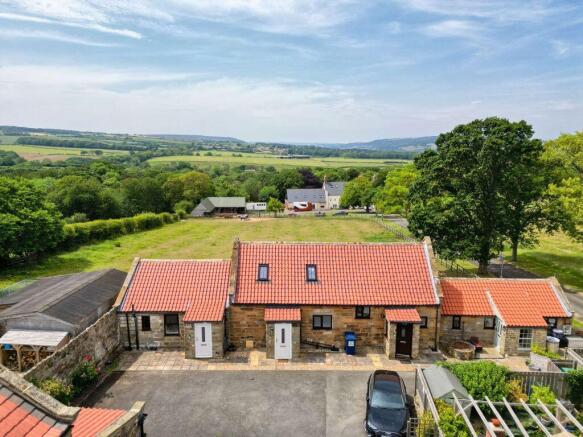 3 bed property, in Stainsacre, £325,000