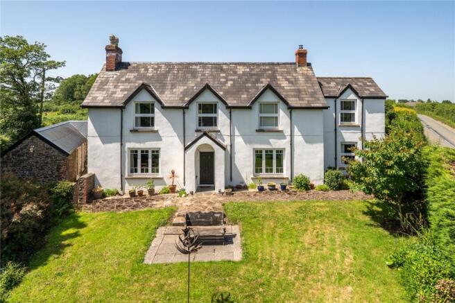 6 bed property, in High Bickington, £750,000