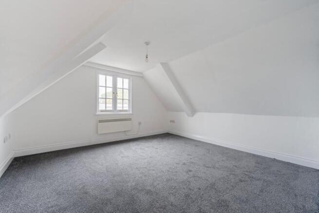2 bed property, in High Street, £240,000