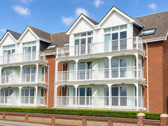 2 bed property, in Marine Parade West, £365,000