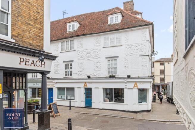 1 bed property, in Finella House, £210,000