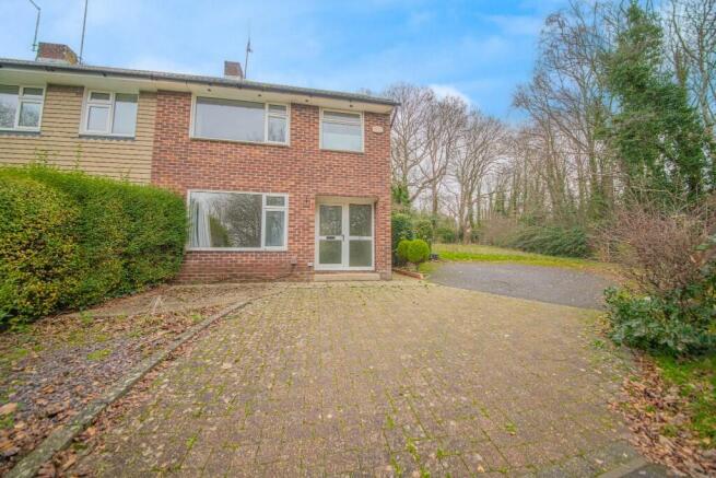 3 bed property, in Steele Close, £280,000