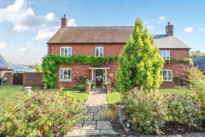 5 bed property, in Park Lane, £1,070,000