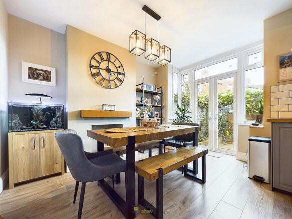 3 bed property, in Westover Road, £310,000