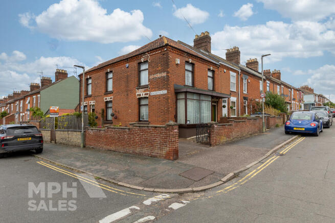 4 bed property, in Spencer Street, £375,000