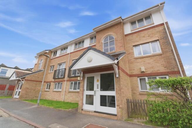 1 bed property, in Lovat Mead, £90,000