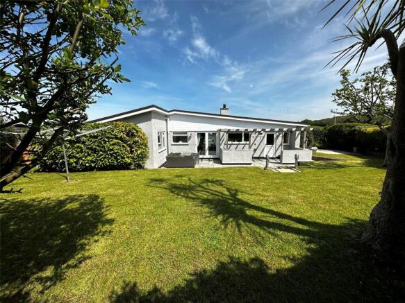 3 bed property, in Bay View Road, £495,000