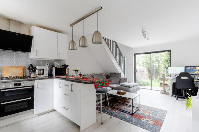 2 bed property, in Bradley Stoke, £274,000