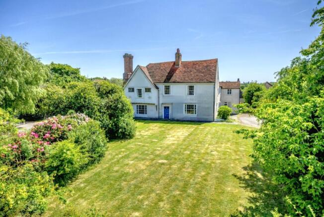 6 bed property, in The Tye, £950,000