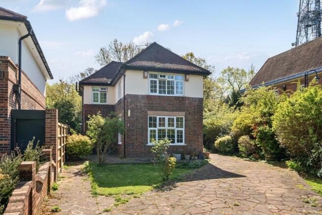 4 bed property, in Forsyte Crescent, £1,050,000