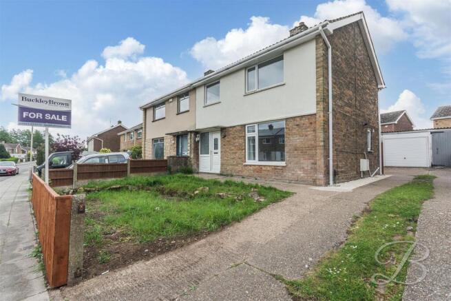 3 bed property, in Braemar Road, £175,000