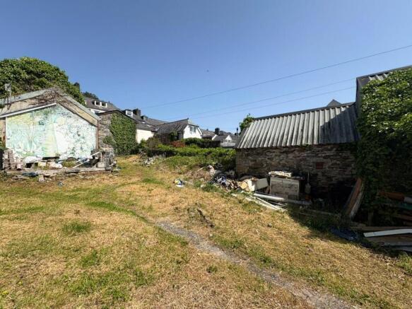2 bed property, in Garden Lane, £100,000